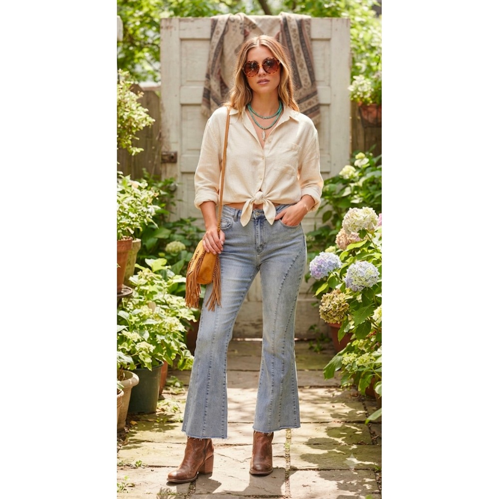 Easel Los Angeles Light Wash Seamed Flare Bell Bottom Jeans Blue Medium